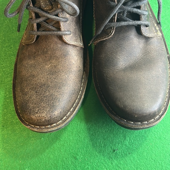 CLARKS EDGEWICK CHUKKA BOOT MENS SZ 8.5 - Picture 4 of 12